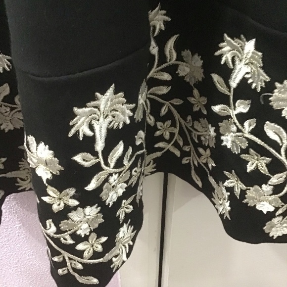 Woman’s Dress - Picture 2 of 12